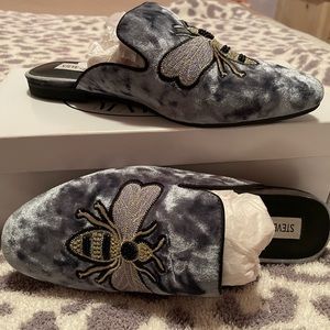 Blue velvet bee loafers